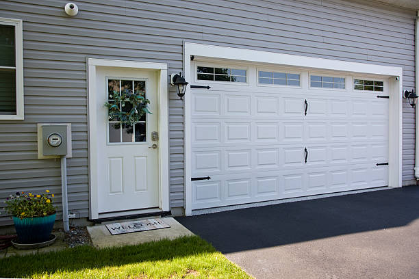 24/7 Emergency Garage Door Panel Replacement experts in Neoga, IL